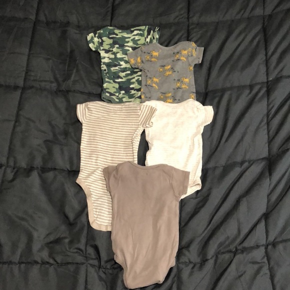 Set of 5 Gerber Onesies Camo/Wild Theme - Picture 2 of 12